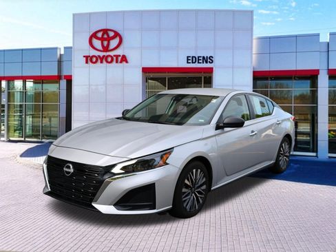 Used 2024 Nissan Altima 2.5 SV FWD image 10