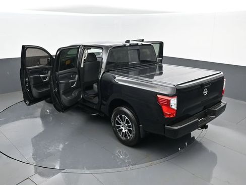 Used 2024 Nissan Titan SV image 25