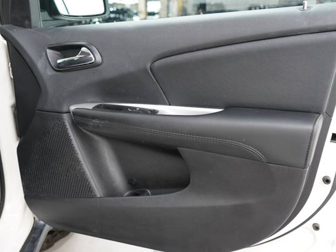 Used 2019 Dodge Journey SE w/ Blacktop Package FWD image 9
