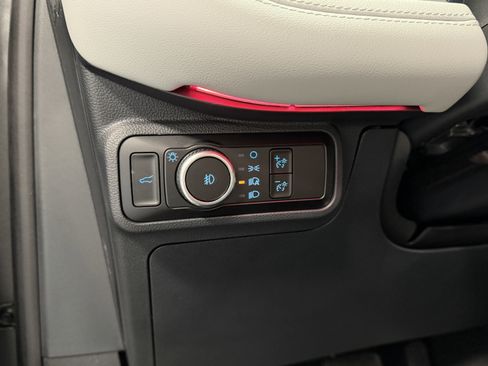 Used 2025 Ford Explorer Platinum w/ Ultimate Package image 17