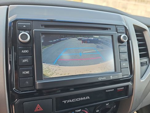 Used 2015 Toyota Tacoma PreRunner w/ SR5 Package image 24