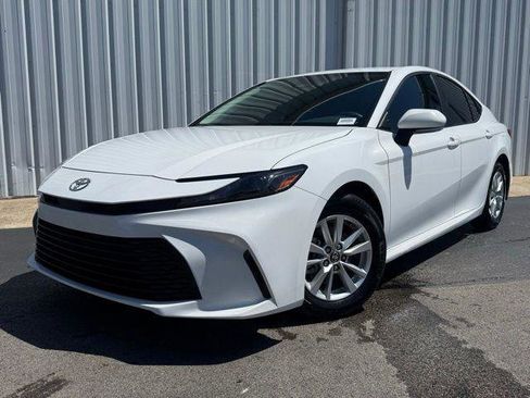 Used 2025 Toyota Camry LE w/ Convenience Package FWD image 1