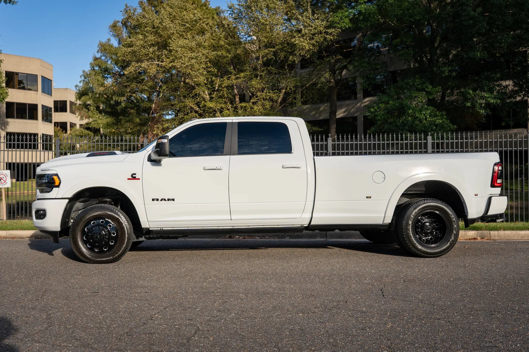 Used 2024 RAM 3500 Limited w/ Night Edition AWD/4WD image 9