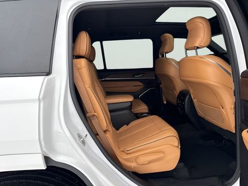 Used 2022 Jeep Grand Cherokee L Summit w/ Advanced Protech Group IV AWD/4WD image 13
