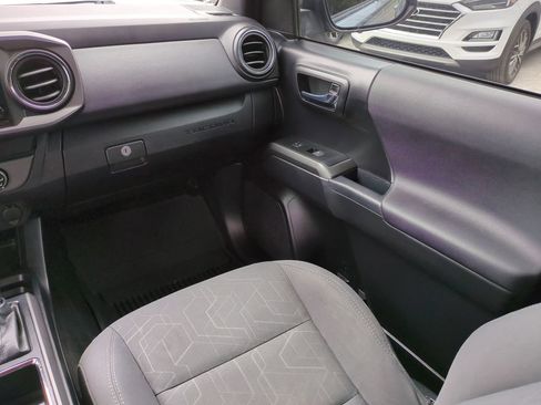 Used 2019 Toyota Tacoma TRD Off-Road image 17