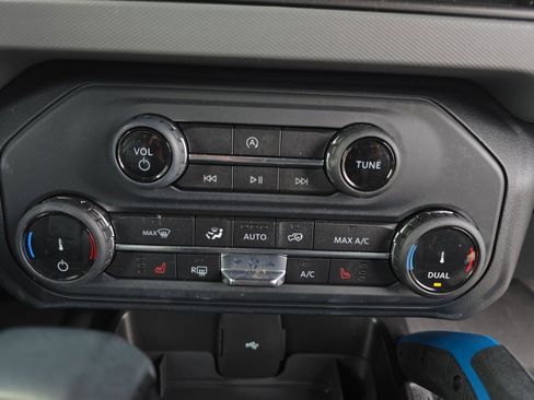 Used 2022 Ford Bronco Black Diamond image 20