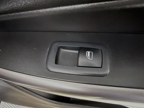 Used 2019 Jeep Cherokee Latitude Plus image 31