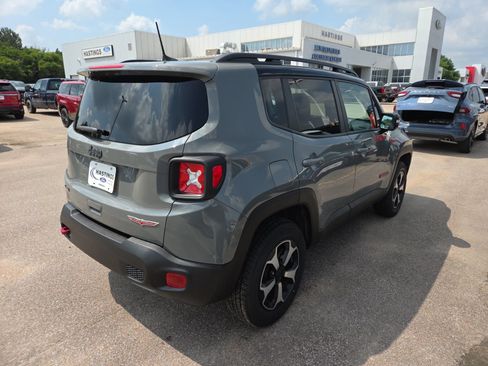 Used 2022 Jeep Renegade Trailhawk AWD/4WD image 8
