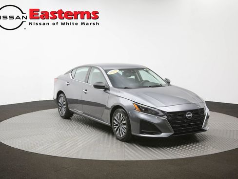 Used 2025 Nissan Altima 2.5 SV FWD image 48