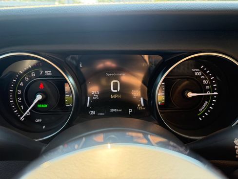 Used 2023 Jeep Wrangler Unlimited Sahara AWD/4WD image 29