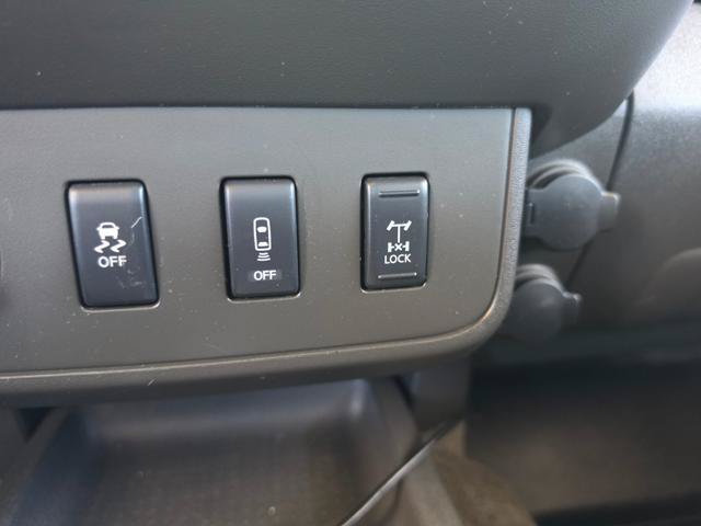 Used 2013 Nissan Frontier PRO-4X AWD/4WD image 26
