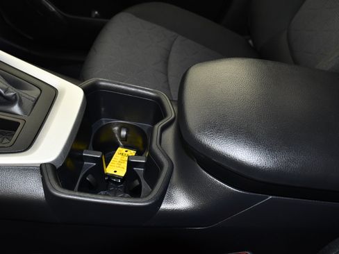 Used 2025 Toyota RAV4 XLE AWD/4WD image 32