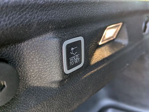 Used 2023 Jeep Grand Cherokee L Laredo image 30