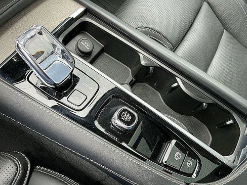 Certified 2024 Volvo XC90 B6 Ultimate w/ Protection Package Premier AWD/4WD image 25