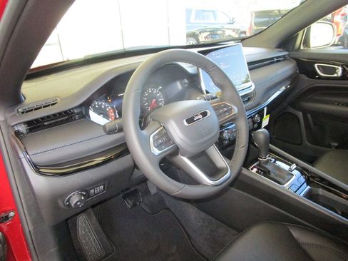 New 2026 Jeep Compass Latitude image 17