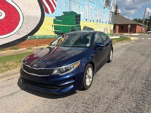 Used 2016 Kia Optima EX w/ Premium Package FWD image 2
