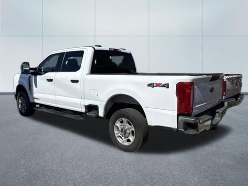 Used 2025 Ford F250 XLT image 3