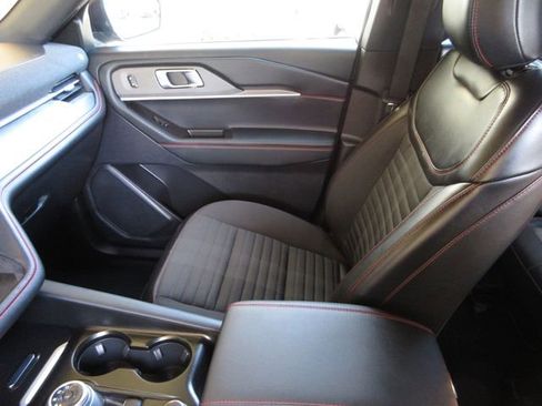 Used 2025 Ford Explorer ST-Line w/ Premium Package image 21
