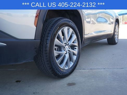 Used 2025 Buick Enclave Preferred image 9