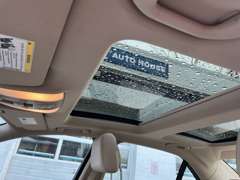 Used 2014 Mercedes-Benz E 350 4MATIC image 19