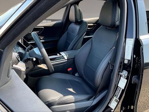 Used 2025 Mercedes-Benz C 300 4MATIC Sedan image 27
