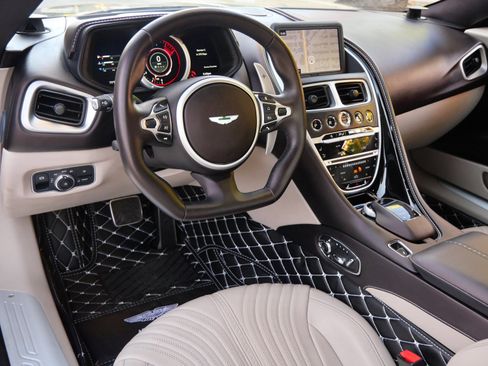 Used 2023 Aston Martin DB11 Coupe image 3