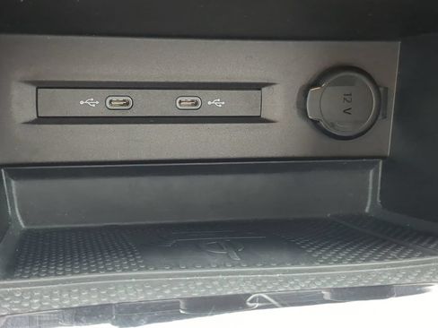 Certified 2023 Volkswagen Taos SE FWD image 22