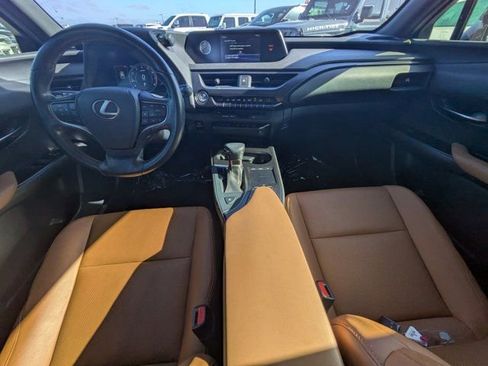 Used 2019 Lexus UX 200 w/ Premium Package image 12