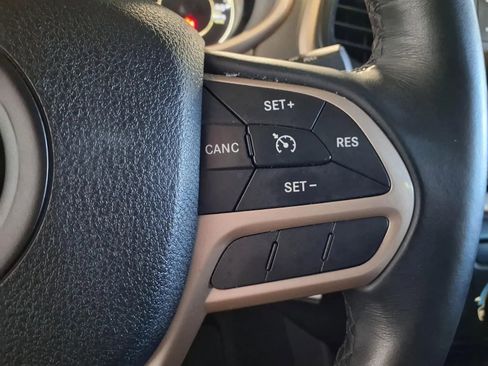 Used 2017 Jeep Cherokee Sport FWD image 23