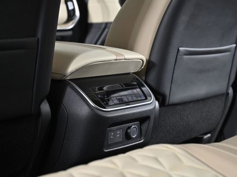 Used 2025 Nissan Armada Platinum image 33