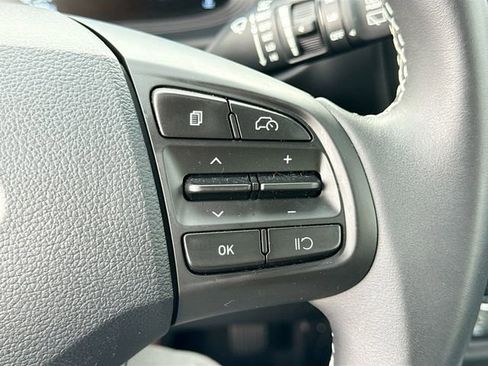 Used 2025 Hyundai Venue Limited image 39