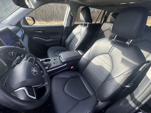 Certified 2024 Toyota Highlander XLE image 12