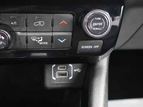 Used 2025 Jeep Compass Limited image 29