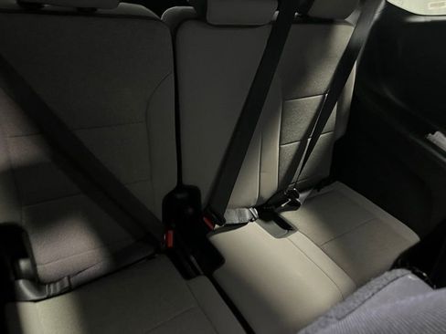 Used 2025 Chevrolet Traverse LT image 14