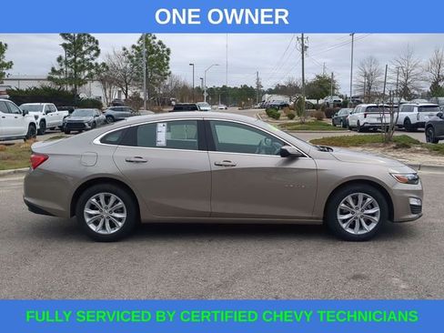 Used 2025 Chevrolet Malibu LT image 3