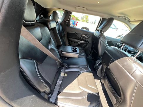 Used 2020 Jeep Cherokee Latitude Plus w/ Cold Weather Group AWD/4WD image 24