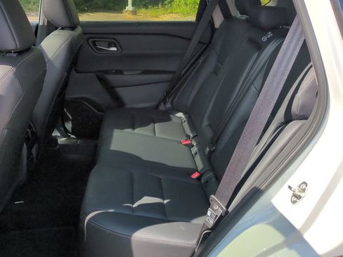 Used 2025 Nissan Rogue SL w/ Tech Package AWD/4WD image 15