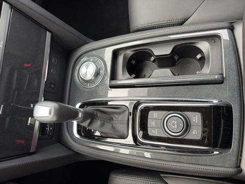 Used 2024 Nissan Armada SV image 22