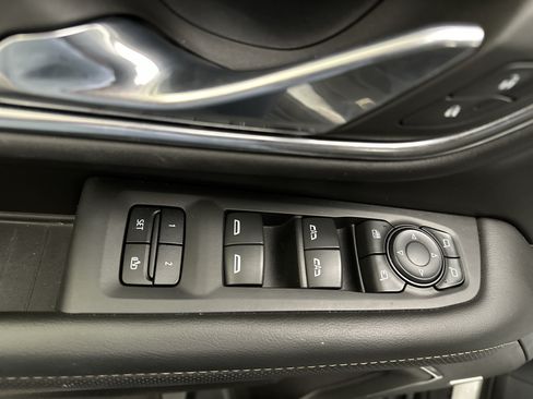 Used 2023 GMC Yukon AT4 w/ AT4 Premium Plus Package AWD/4WD image 21