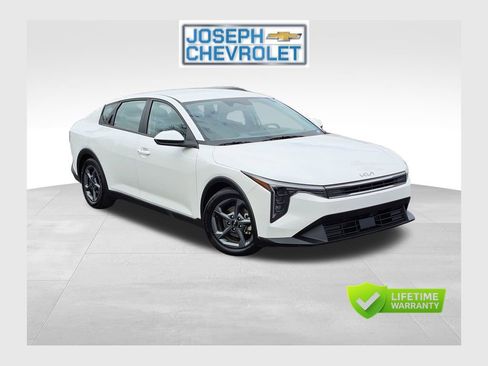 Used 2025 Kia K4 LXS FWD image 1