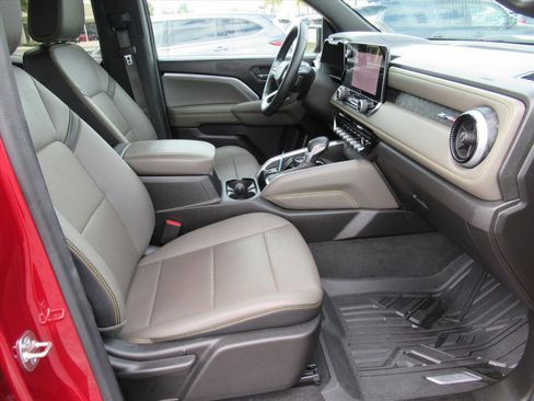 Used 2024 Chevrolet Colorado ZR2 w/ ZR2 Convenience Package III image 9