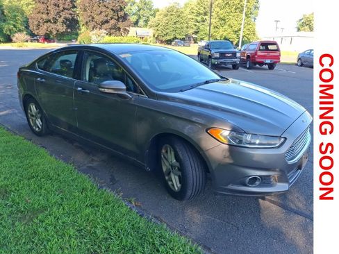 Used 2014 Ford Fusion SE w/ Equipment Group 202A FWD image 4