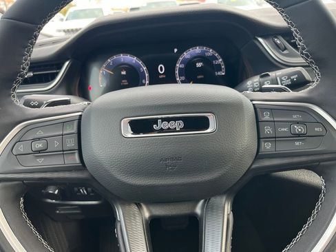 New 2025 Jeep Grand Cherokee Laredo X w/ Luxury Tech Group I AWD/4WD image 17