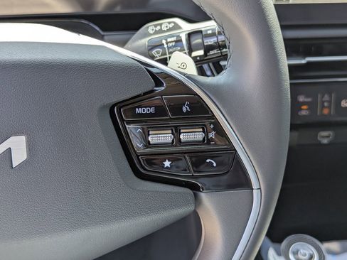 New 2026 Kia Niro Wind FWD image 31