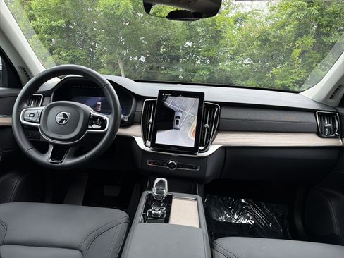 Certified 2025 Volvo XC90 B6 Plus AWD/4WD image 30