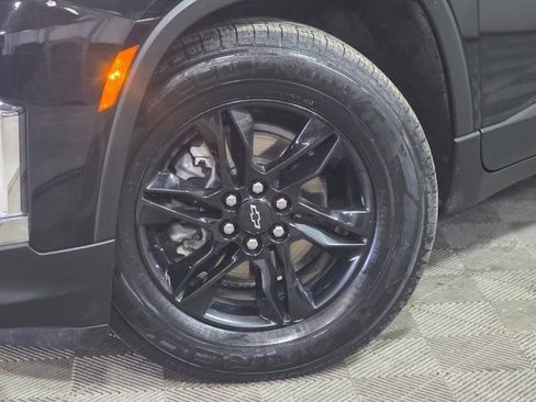 Used 2022 Chevrolet Traverse LT w/ Midnight/Sport Edition image 2
