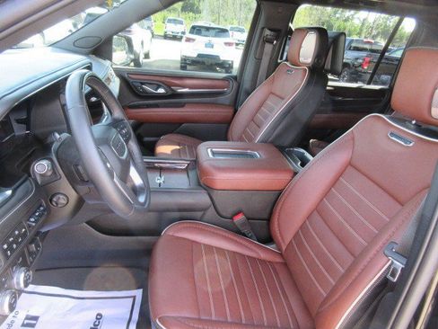 Used 2023 GMC Yukon XL Denali Ultimate AWD/4WD image 16