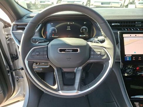 New 2025 Jeep Grand Cherokee Limited w/ Black Appearance Package AWD/4WD image 9