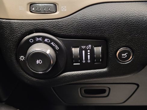 Used 2014 Jeep Cherokee Limited w/ Luxury Group FWD image 23