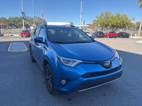 Used 2018 Toyota RAV4 XLE image 1
